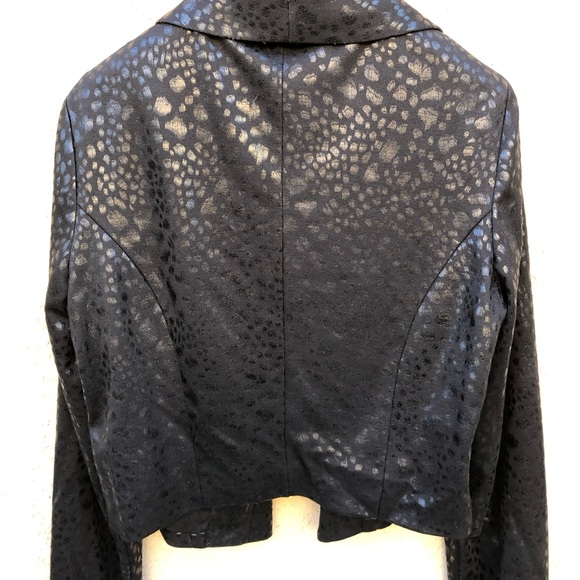 Blazer - Picture 4 of 5